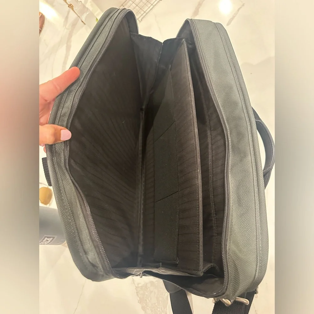 Tumi Alpha 3 Large Screen Laptop Brief